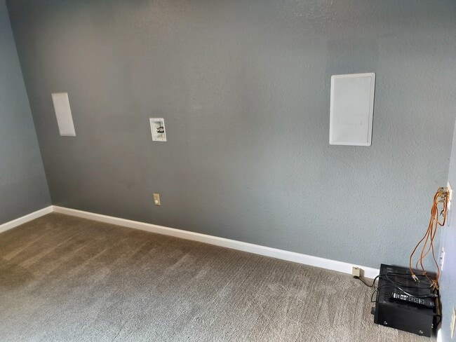 Building Photo - 130 NW Carrie Cir