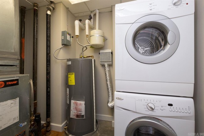 Building Photo - 315 S Rock St