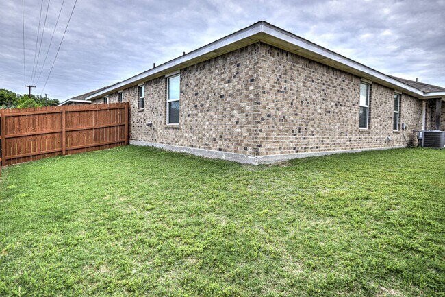 Building Photo - 1607 Powder River Dr APT A