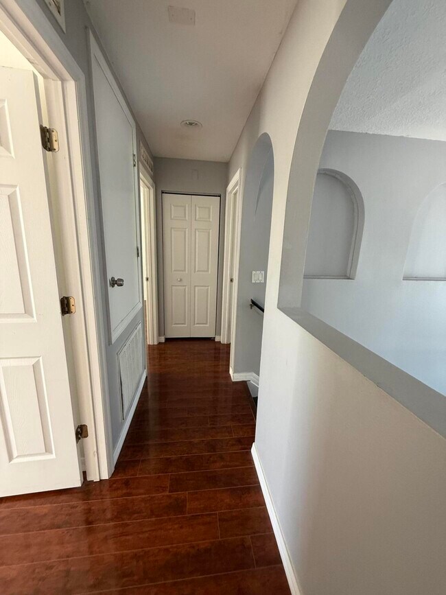 Building Photo - 1925 SW Libra Ln