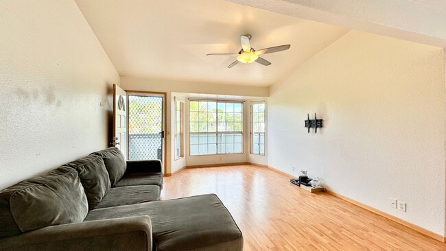 Building Photo - 2 BED/2 BATH/2 PRKG + Washer/Dryer INSIDE ...