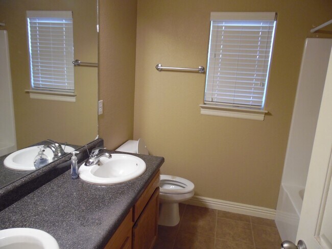 Building Photo - Great house in Bentonville