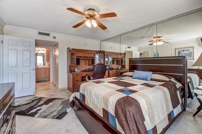 Building Photo - 1 Oceans W Blvd