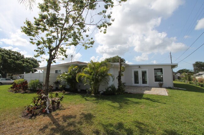 Building Photo - 5522 Yorkshire Way