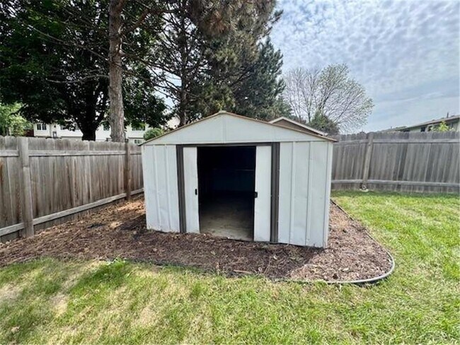 Building Photo - 1327 Windcrest Ave