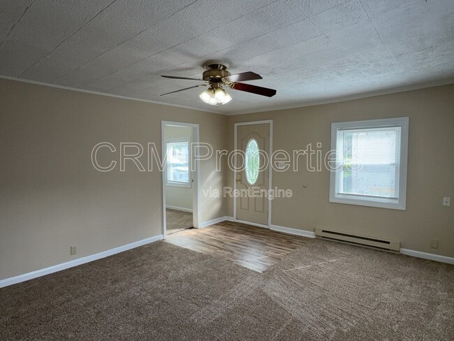 Building Photo - 823 N Western Ave