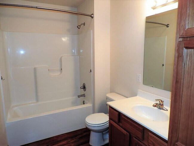 Building Photo - $1,050 | 2 Bedroom, 2 Bathroom Condo | No ...
