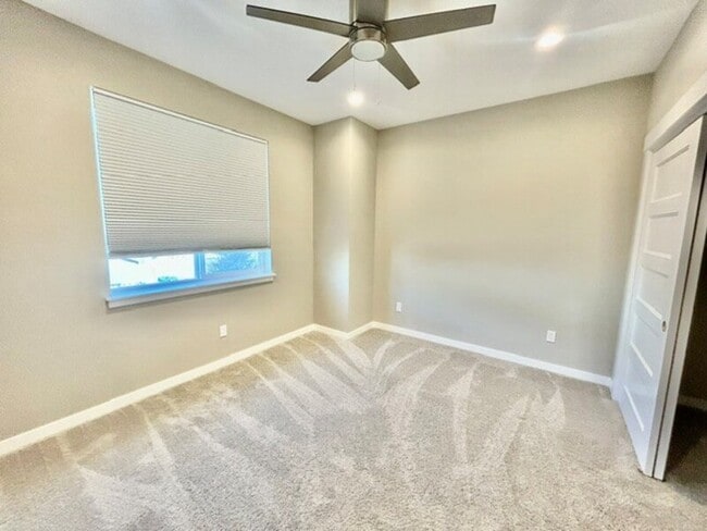 Building Photo - 5683 Sunstone Pl
