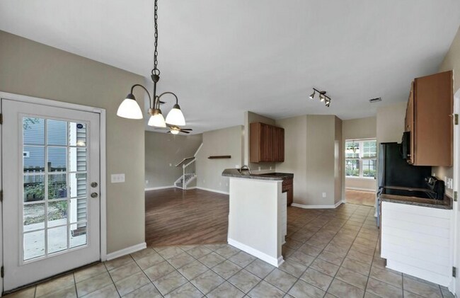 Building Photo - 325 Afton Ln