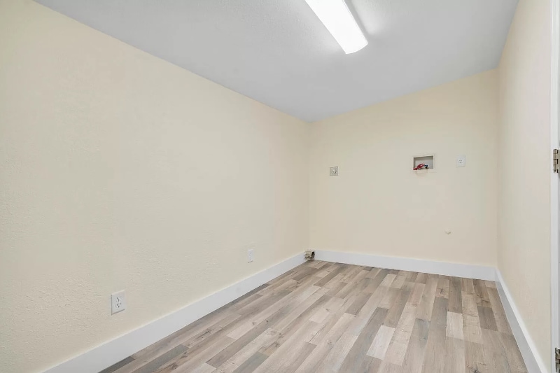 Building Photo - 710 S Pine St