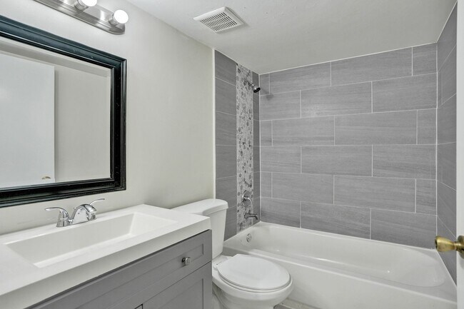Building Photo - 3 BED/2BATH