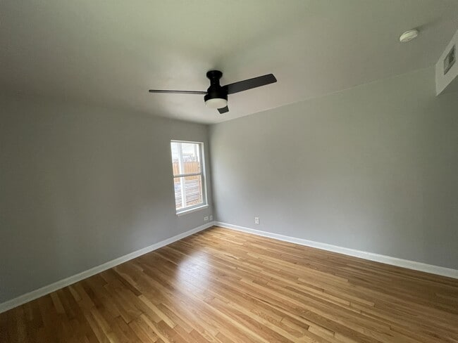 Building Photo - 258 Cresham Dr