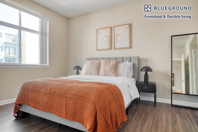 Building Photo - 350 S Jackson St