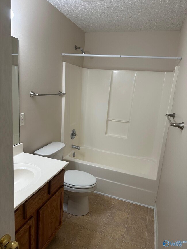 Building Photo - 109 Clover Ridge Dr