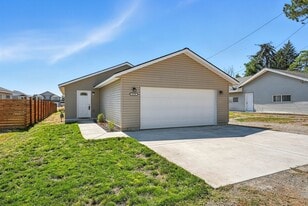 Building Photo - 4720 E Frederick Ave