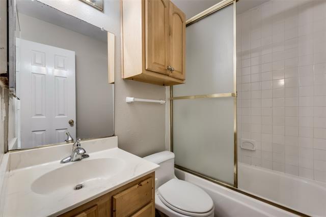 Building Photo - 5605 Valley Mills Dr