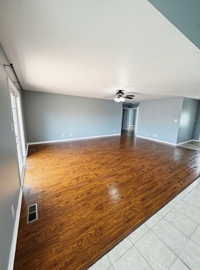 Building Photo - Charming & Spacious Large Home with Bonus Room