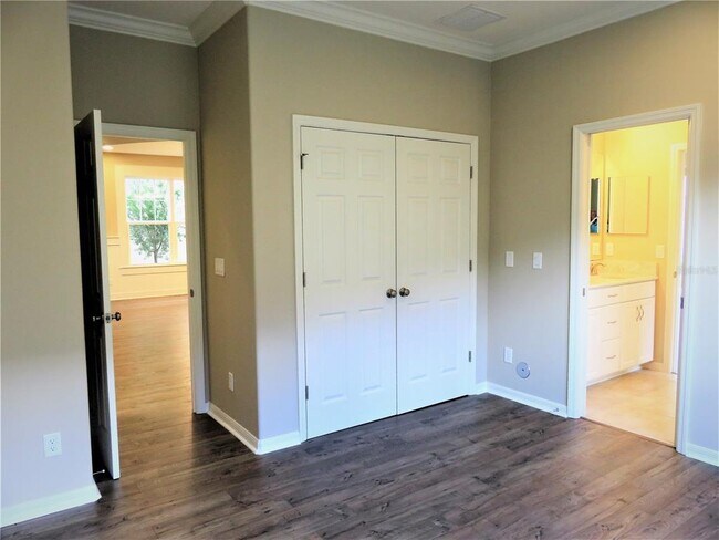 Building Photo - 8828 Tropical Palm Dr