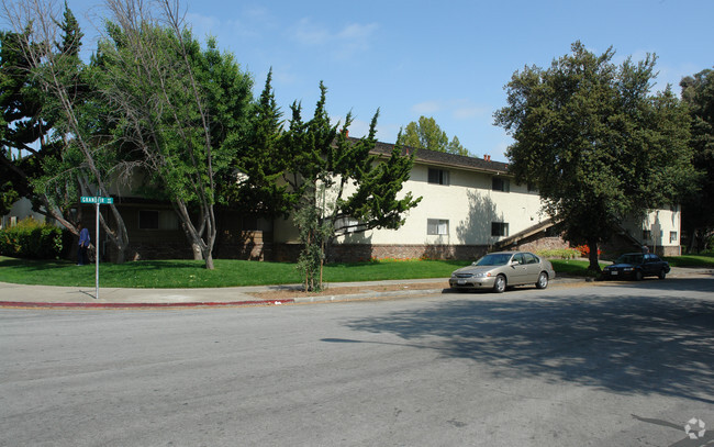 Building Photo - Grand Fir Apartments