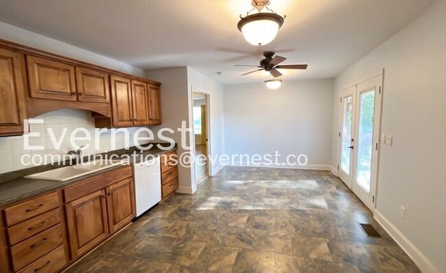 Building Photo - 5737 Garrett Dr