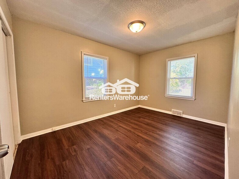 Building Photo - 709 Bell Ave