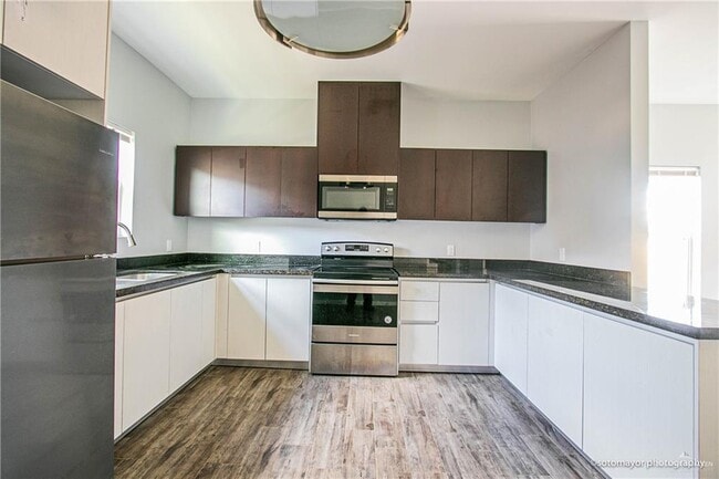 Building Photo - 14 Valeria St