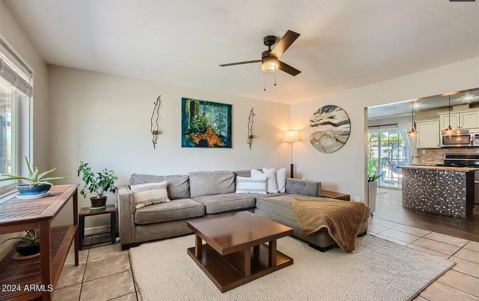 Building Photo - 422 E Balboa Dr