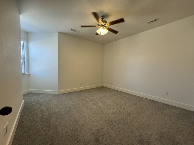 Building Photo - 21 S Prairie Dunes Dr