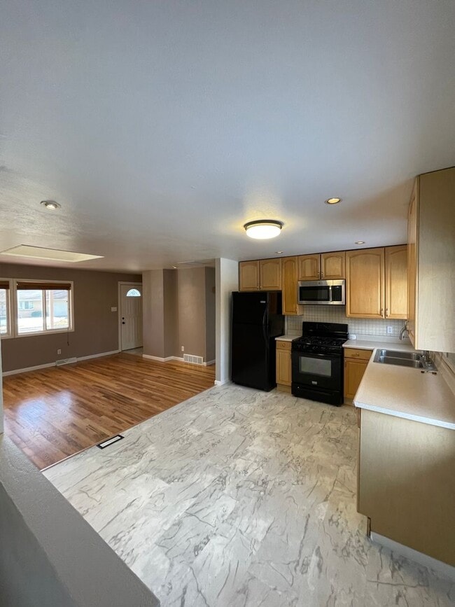 Building Photo - Beautiful 3 Bed and 2 Bath in Northglenn