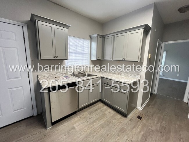 Building Photo - Helena