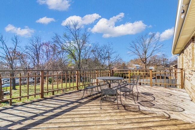 Building Photo - 284 Stephanie Dr