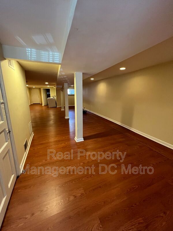 Building Photo - 32 Quincy Pl NE