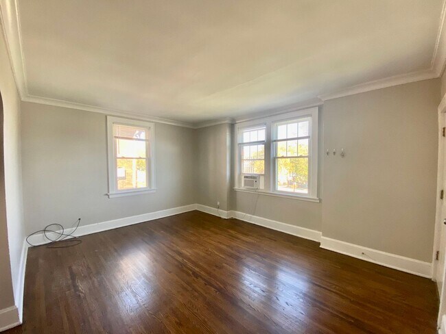 Building Photo - 1029 Dana Apts