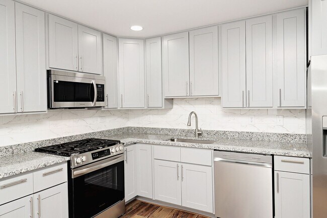 Building Photo - Beautifully Renovated Downtown Basement Ap...