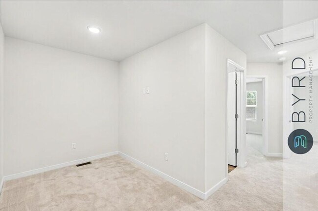 Building Photo - 14655 Hancock Towns Dr