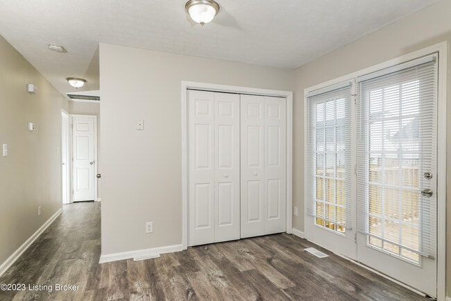 Building Photo - 210 Dogwood Run