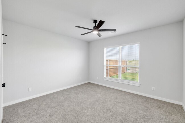 Building Photo - 6600-6602 Florence Dr