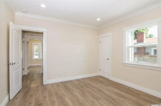 Building Photo - 521 Porter St
