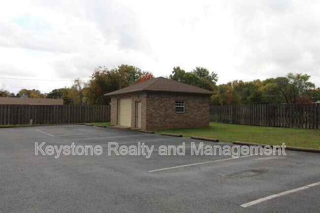 Building Photo - 102 Laurel Cove Dr