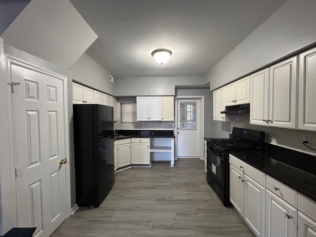 Building Photo - Baltimore - 3 Bedrooms and 1 bath Available!