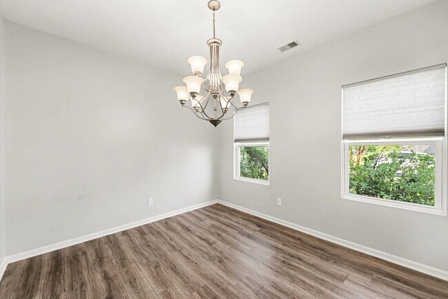 Building Photo - 121 Rockingham Way