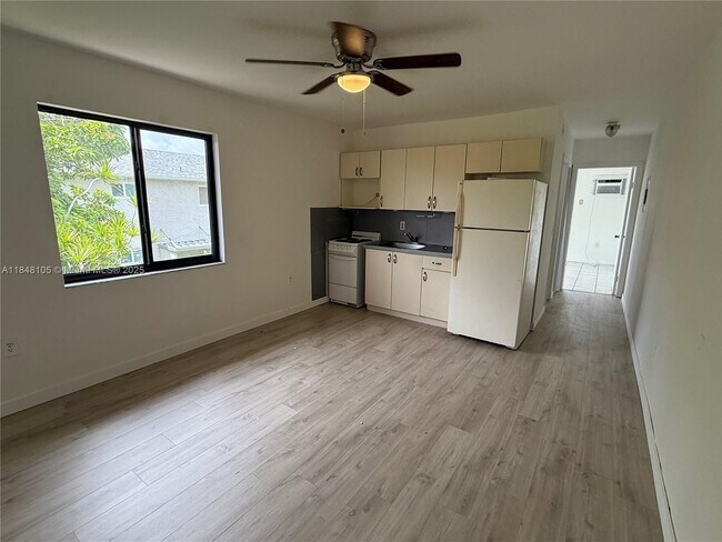 Primary Photo - 1720 W 42nd St