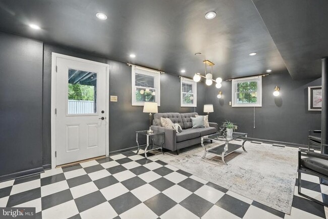 Building Photo - 7910 Bayberry Dr
