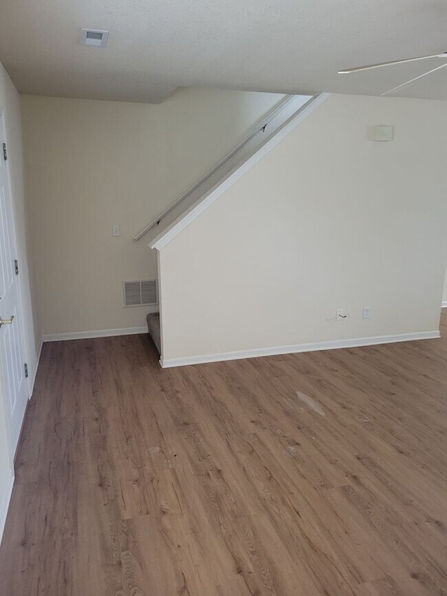Building Photo - 4522 Waterloo Dr
