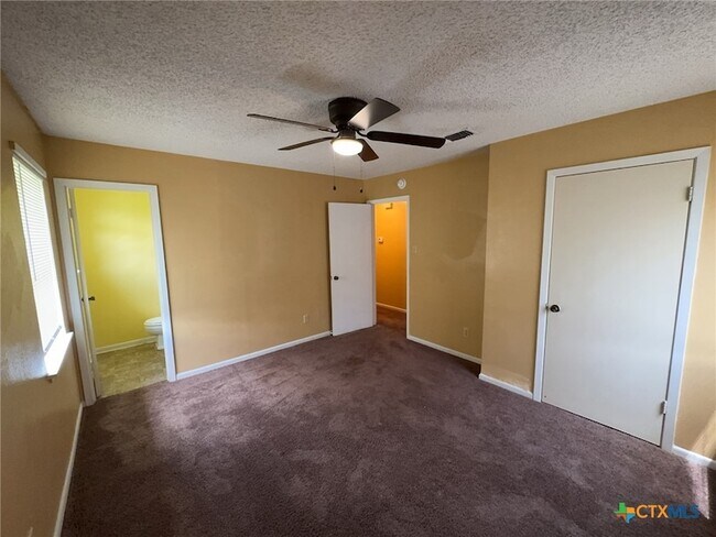 Building Photo - 820 Michelle Dr