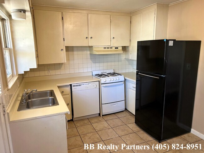 Building Photo - 431 S Pittsburg Ave