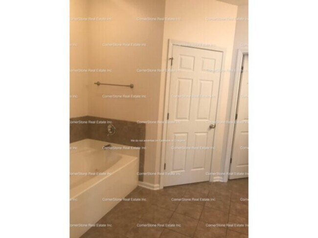 Building Photo - 616 Marshtree Ln