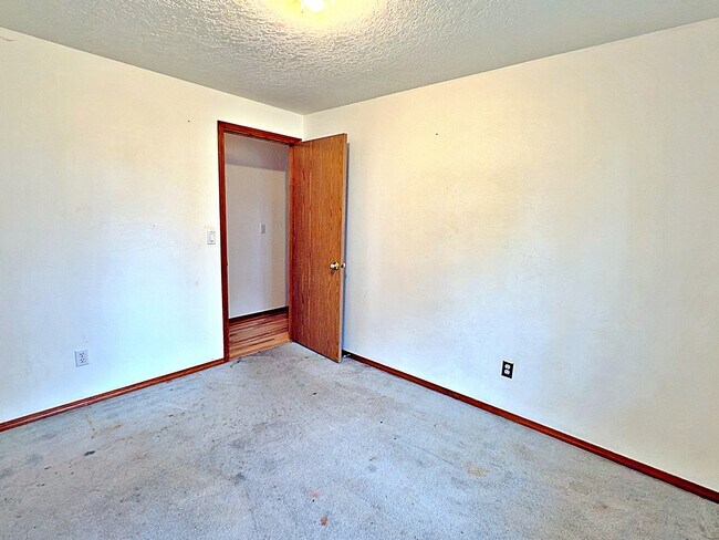 Building Photo - 9834 SE Clinton St