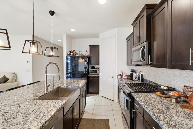 Building Photo - 6737 W Vly Vw Dr