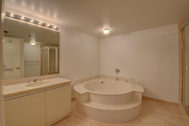 Building Photo - 7194 Promenade Dr
